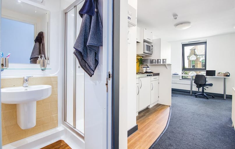 Fulham Palace Road, Hammersmith, London - Image 1